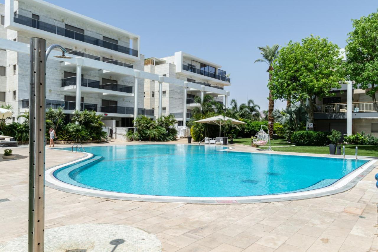 דירת גן פונה לבריכה - Pool Garden View Eilatアパートメント エクステリア 写真