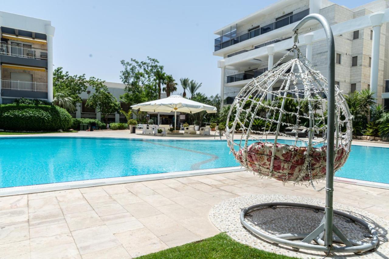 דירת גן פונה לבריכה - Pool Garden View Eilatアパートメント エクステリア 写真