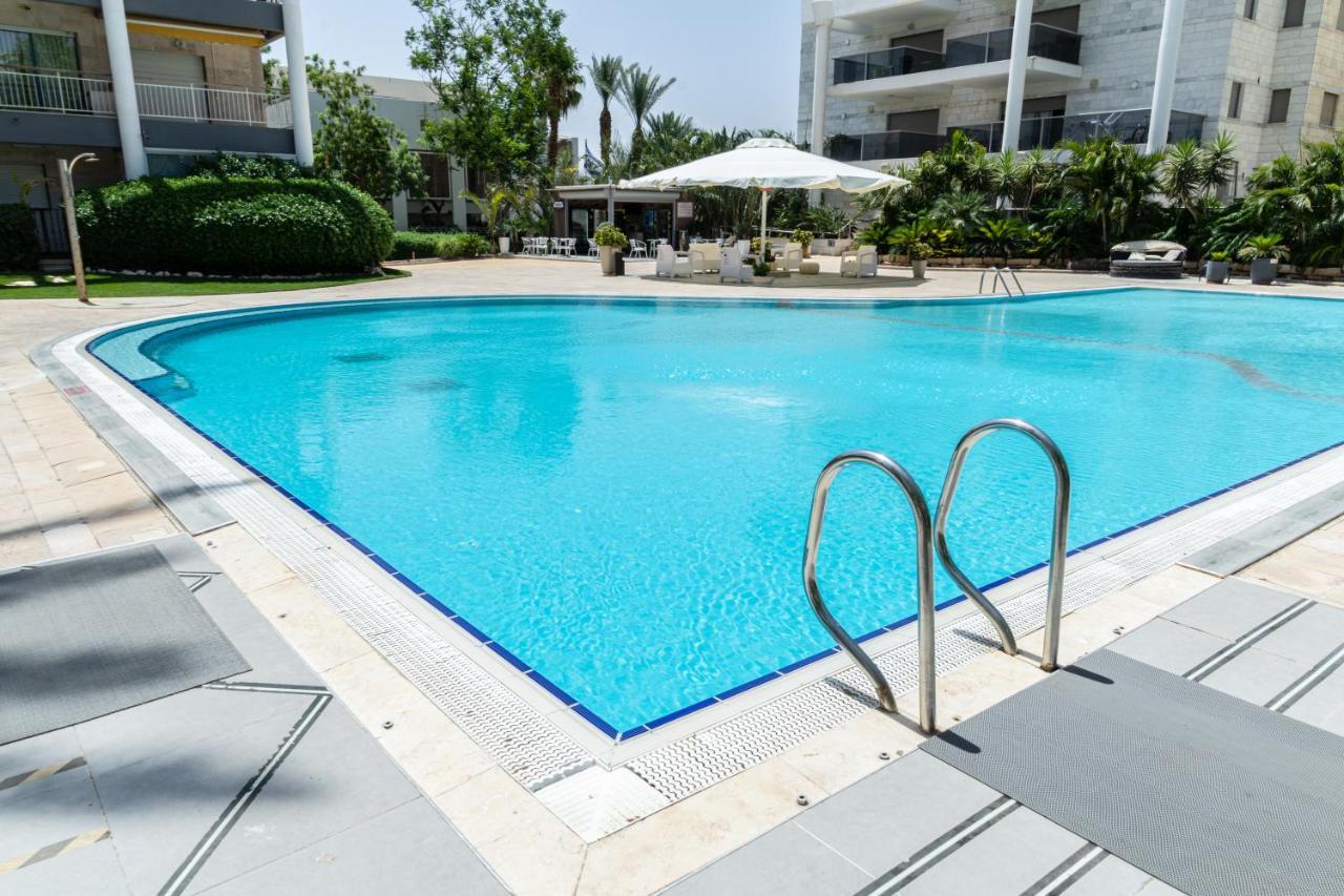 דירת גן פונה לבריכה - Pool Garden View Eilatアパートメント エクステリア 写真