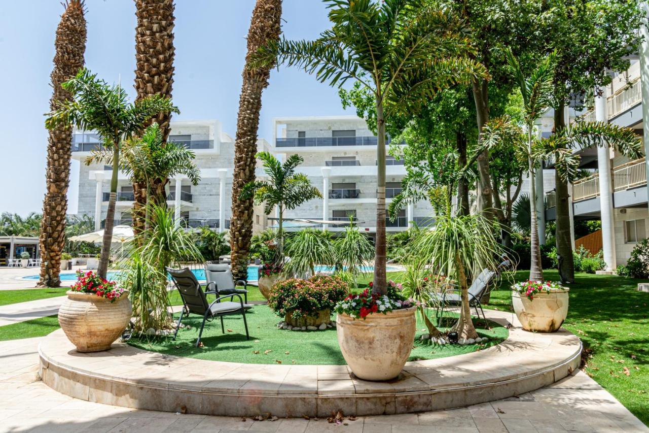 דירת גן פונה לבריכה - Pool Garden View Eilatアパートメント エクステリア 写真