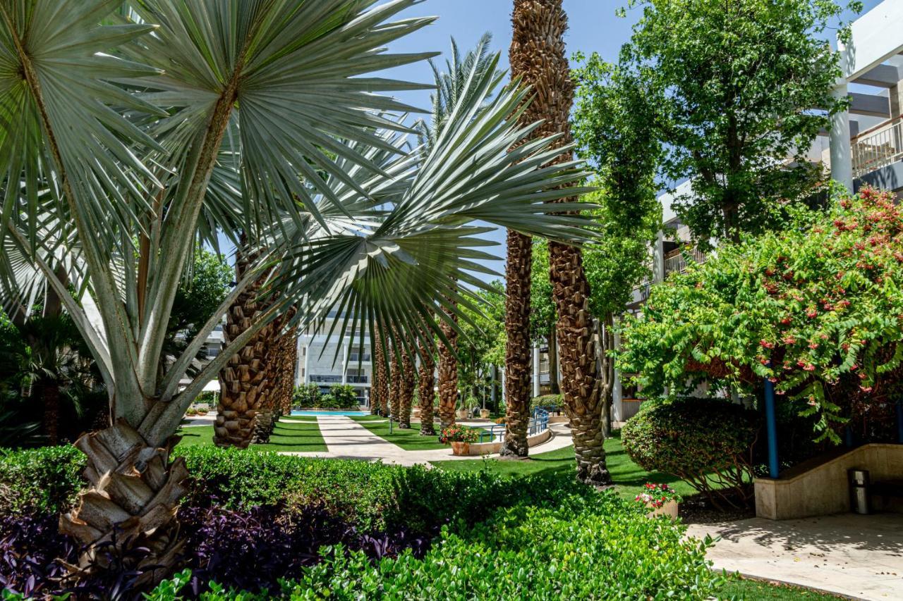 דירת גן פונה לבריכה - Pool Garden View Eilatアパートメント エクステリア 写真