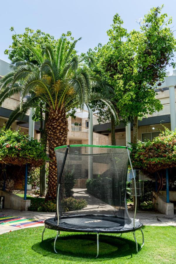 דירת גן פונה לבריכה - Pool Garden View Eilatアパートメント エクステリア 写真
