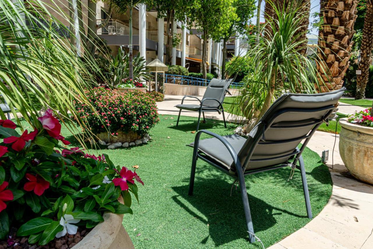 דירת גן פונה לבריכה - Pool Garden View Eilatアパートメント エクステリア 写真