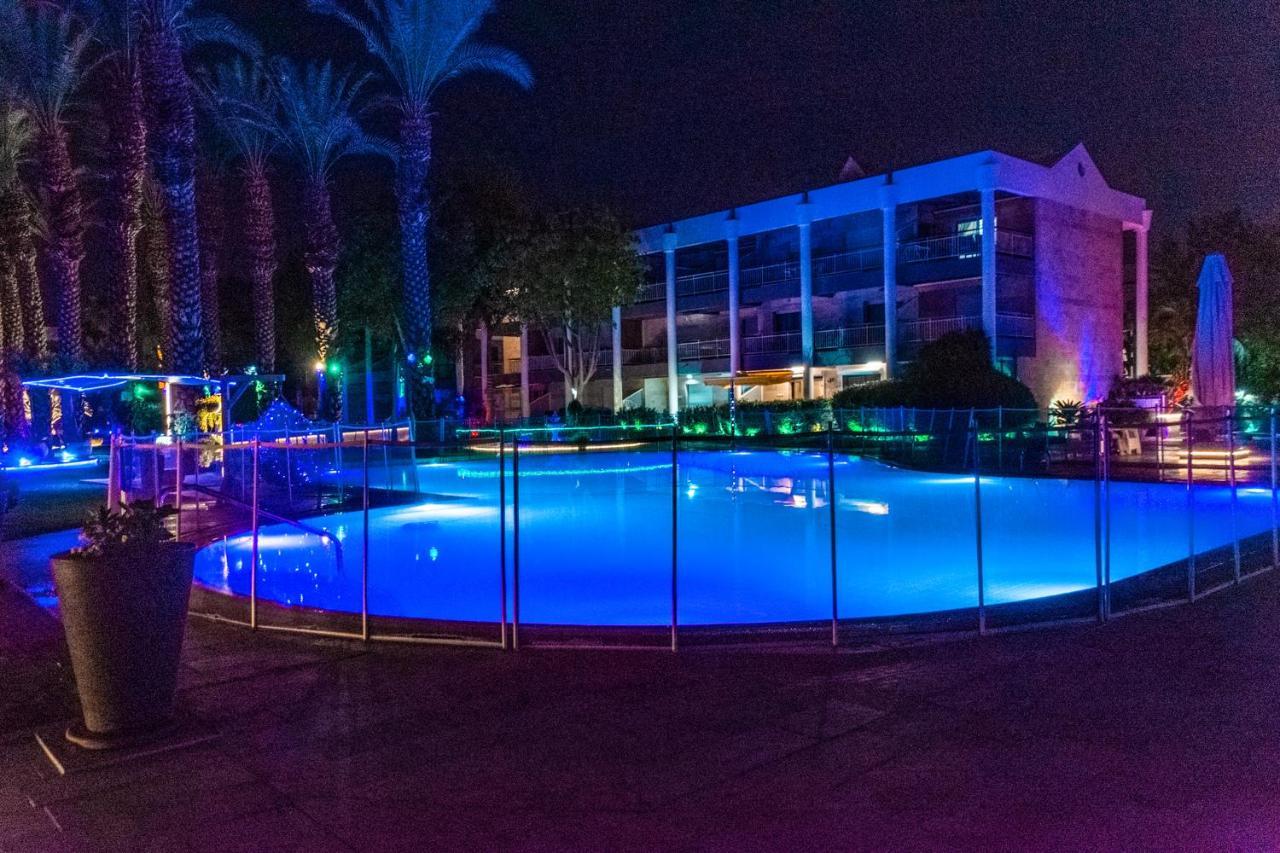דירת גן פונה לבריכה - Pool Garden View Eilatアパートメント エクステリア 写真