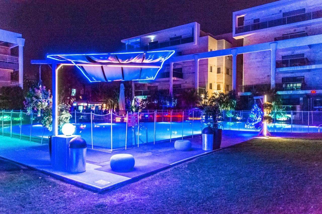 דירת גן פונה לבריכה - Pool Garden View Eilatアパートメント エクステリア 写真
