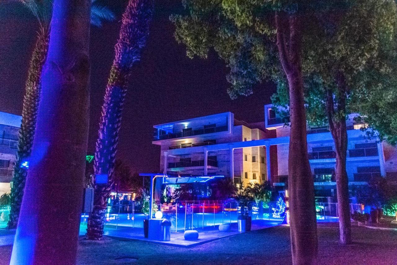 דירת גן פונה לבריכה - Pool Garden View Eilatアパートメント エクステリア 写真
