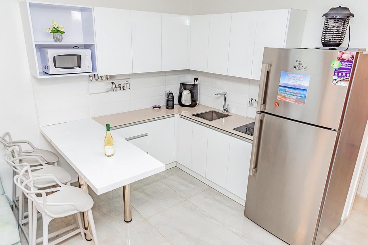 דירת גן פונה לבריכה - Pool Garden View Eilatアパートメント エクステリア 写真