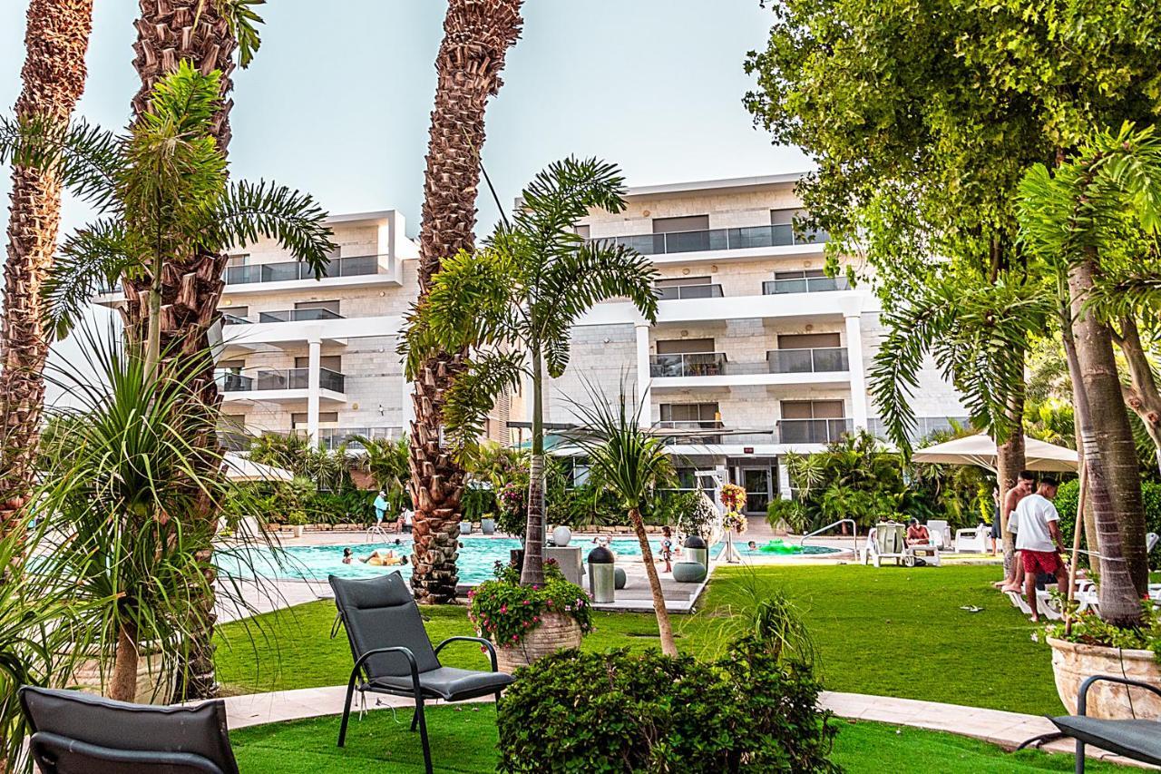 דירת גן פונה לבריכה - Pool Garden View Eilatアパートメント エクステリア 写真