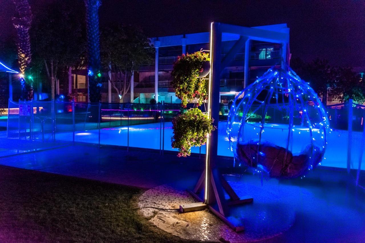 דירת גן פונה לבריכה - Pool Garden View Eilatアパートメント エクステリア 写真