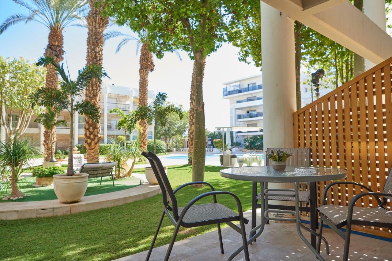 דירת גן פונה לבריכה - Pool Garden View Eilatアパートメント エクステリア 写真