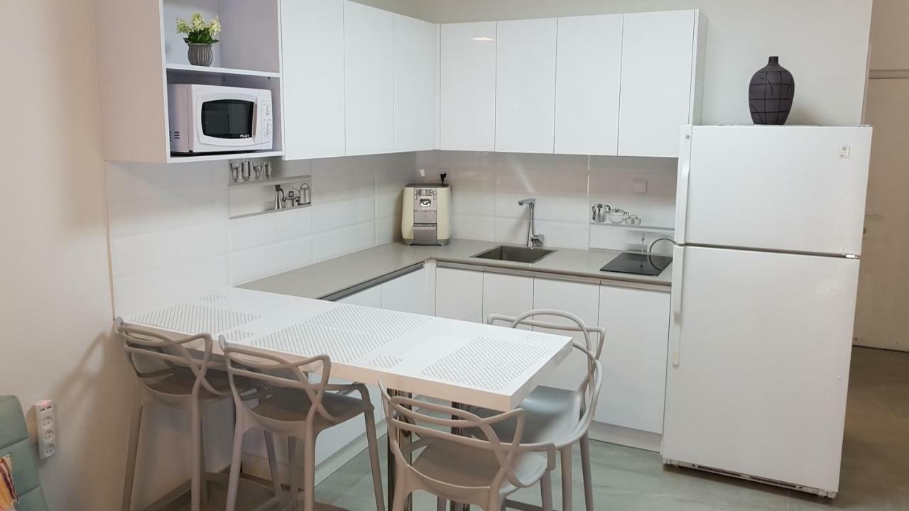 דירת גן פונה לבריכה - Pool Garden View Eilatアパートメント エクステリア 写真