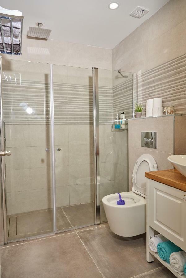 דירת גן פונה לבריכה - Pool Garden View Eilatアパートメント エクステリア 写真