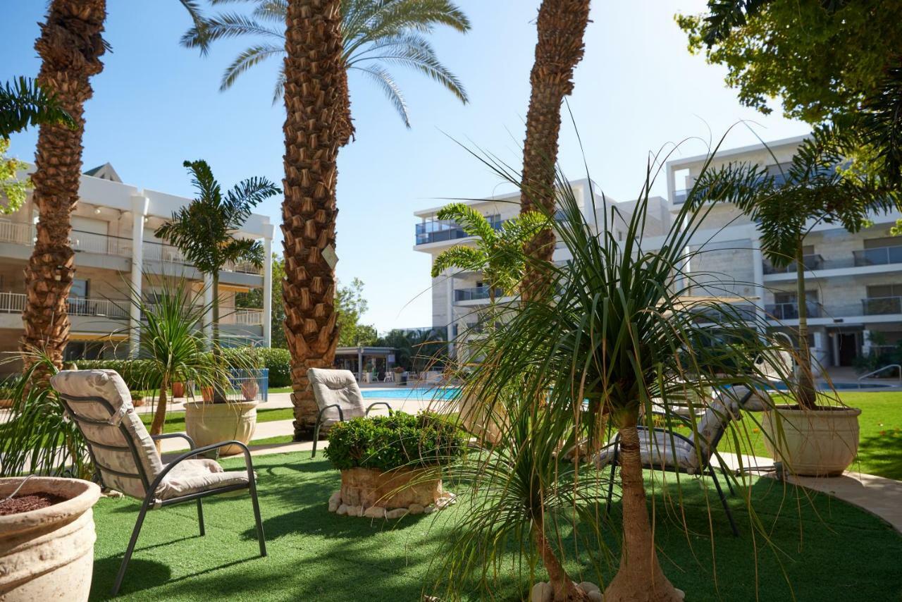 דירת גן פונה לבריכה - Pool Garden View Eilatアパートメント エクステリア 写真