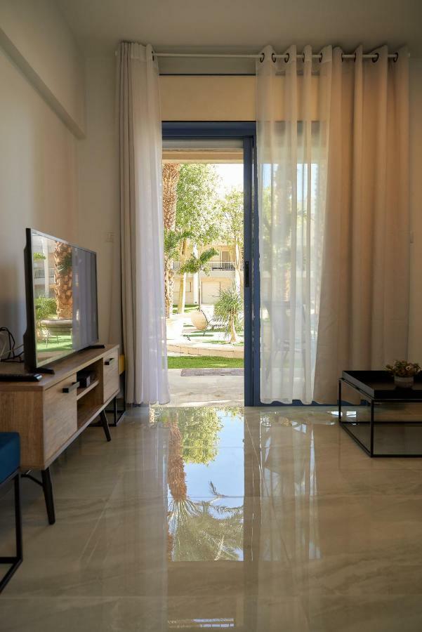 דירת גן פונה לבריכה - Pool Garden View Eilatアパートメント エクステリア 写真